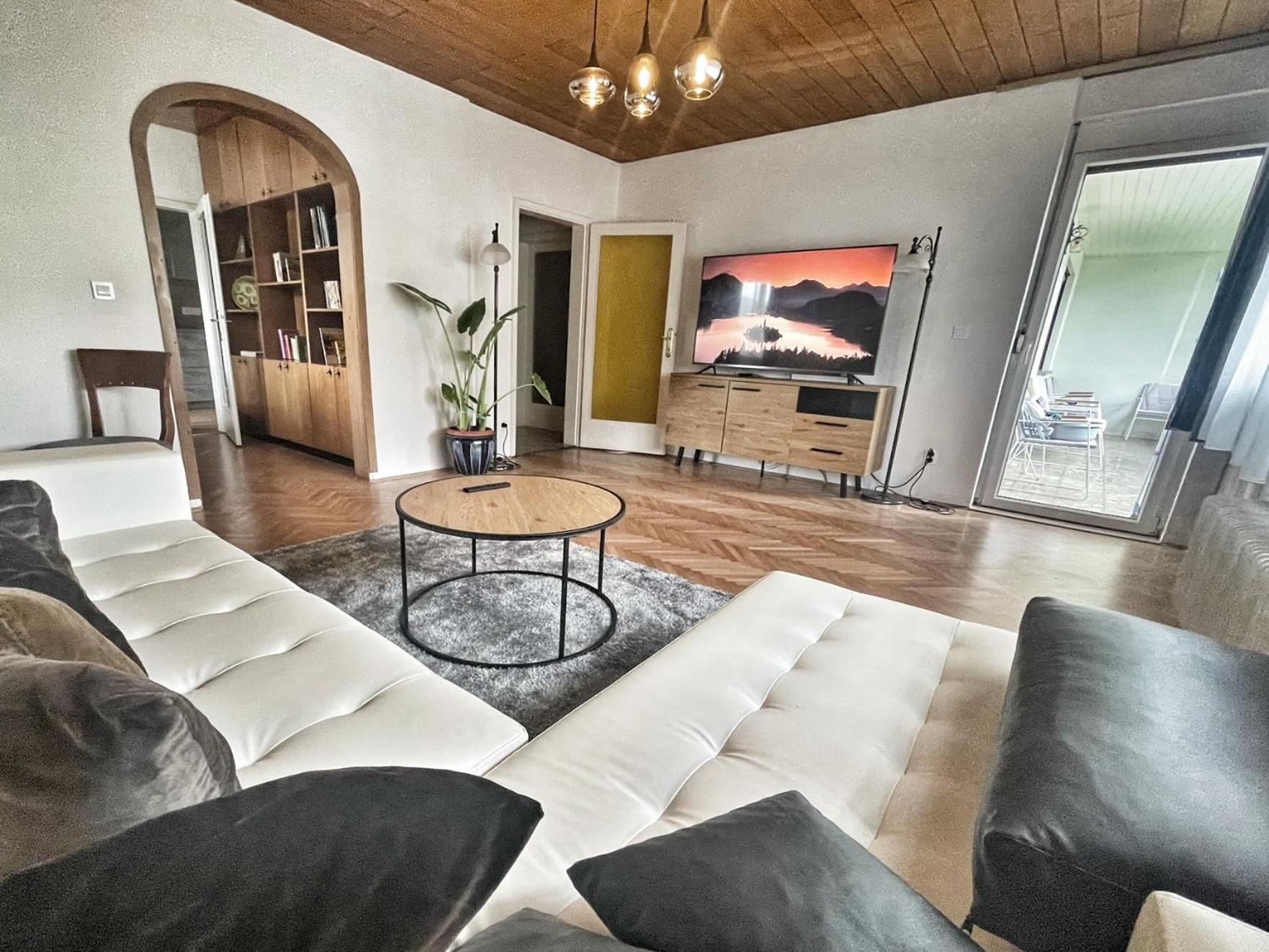 Papas Apartment Lesce  Buitenkant foto