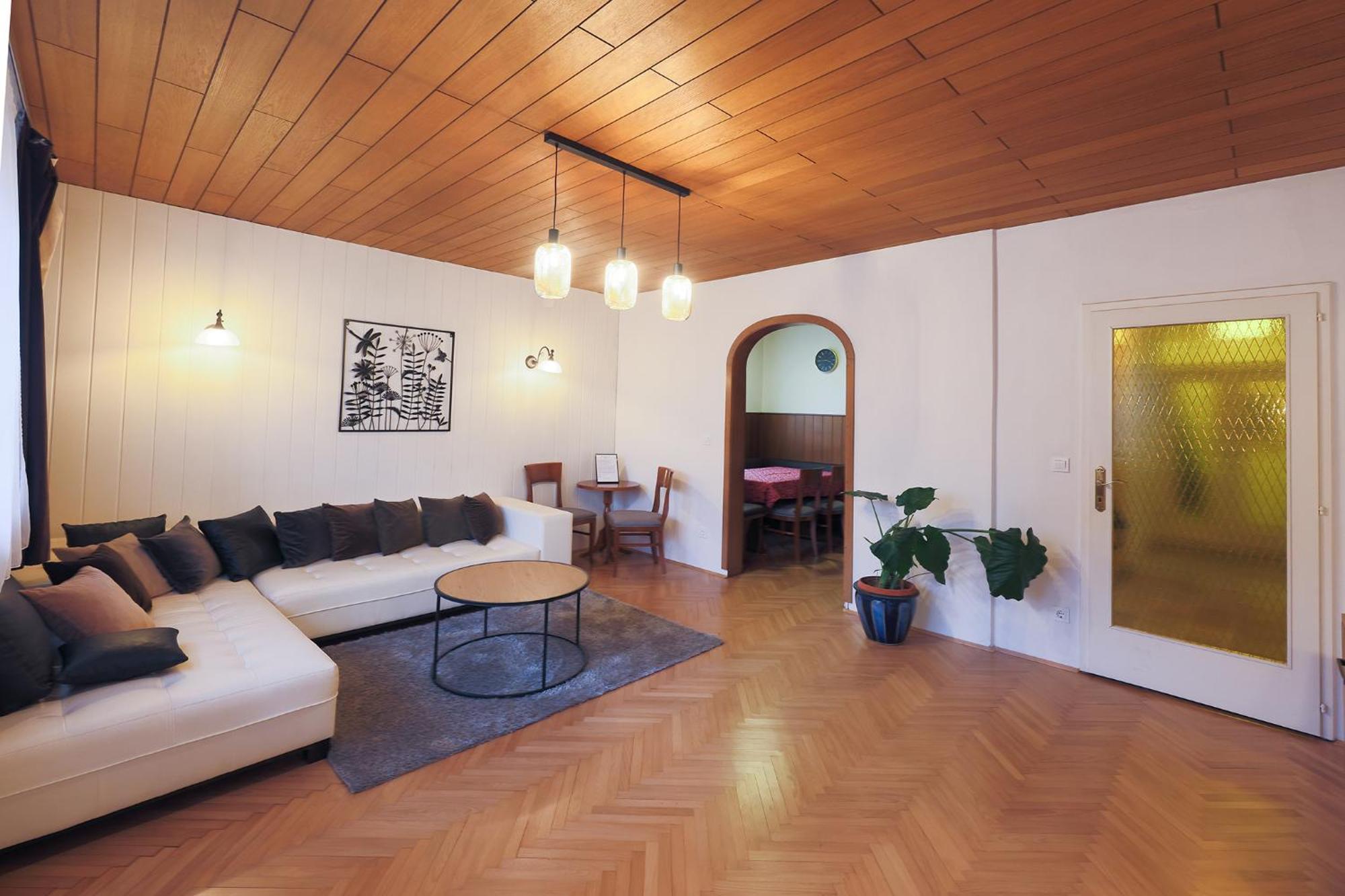 Papas Apartment Lesce  Buitenkant foto