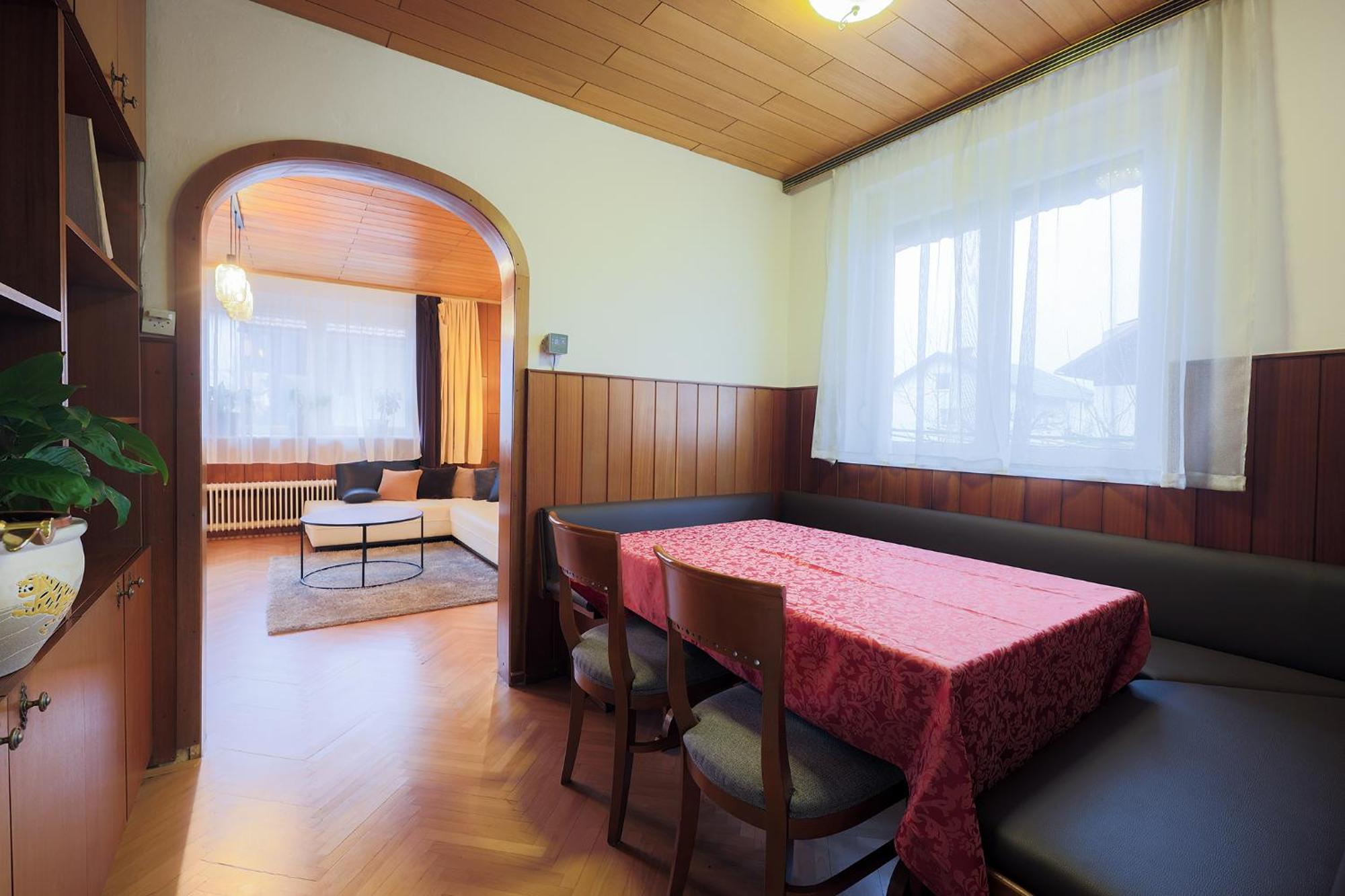 Papas Apartment Lesce  Buitenkant foto