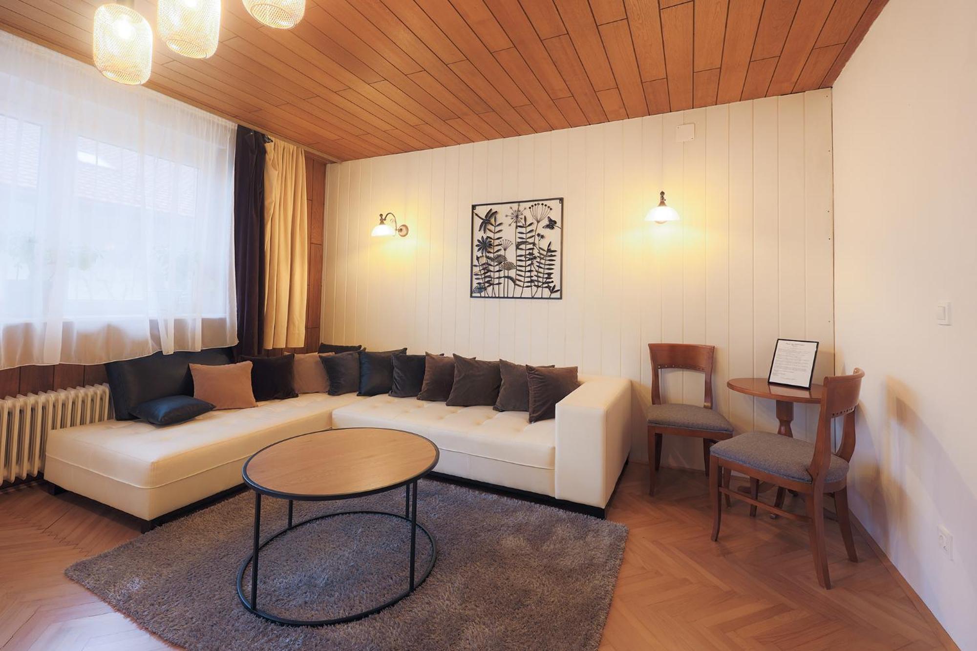 Papas Apartment Lesce  Buitenkant foto